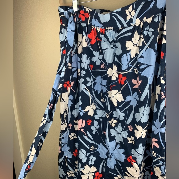 XXXL (22) Time and tru blue white floral pull on stretch linen blend flare skirt - Picture 2 of 3